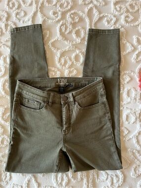 FDJ Olivia olive green ankle jeans, size 2, inseam 28”, NWOT